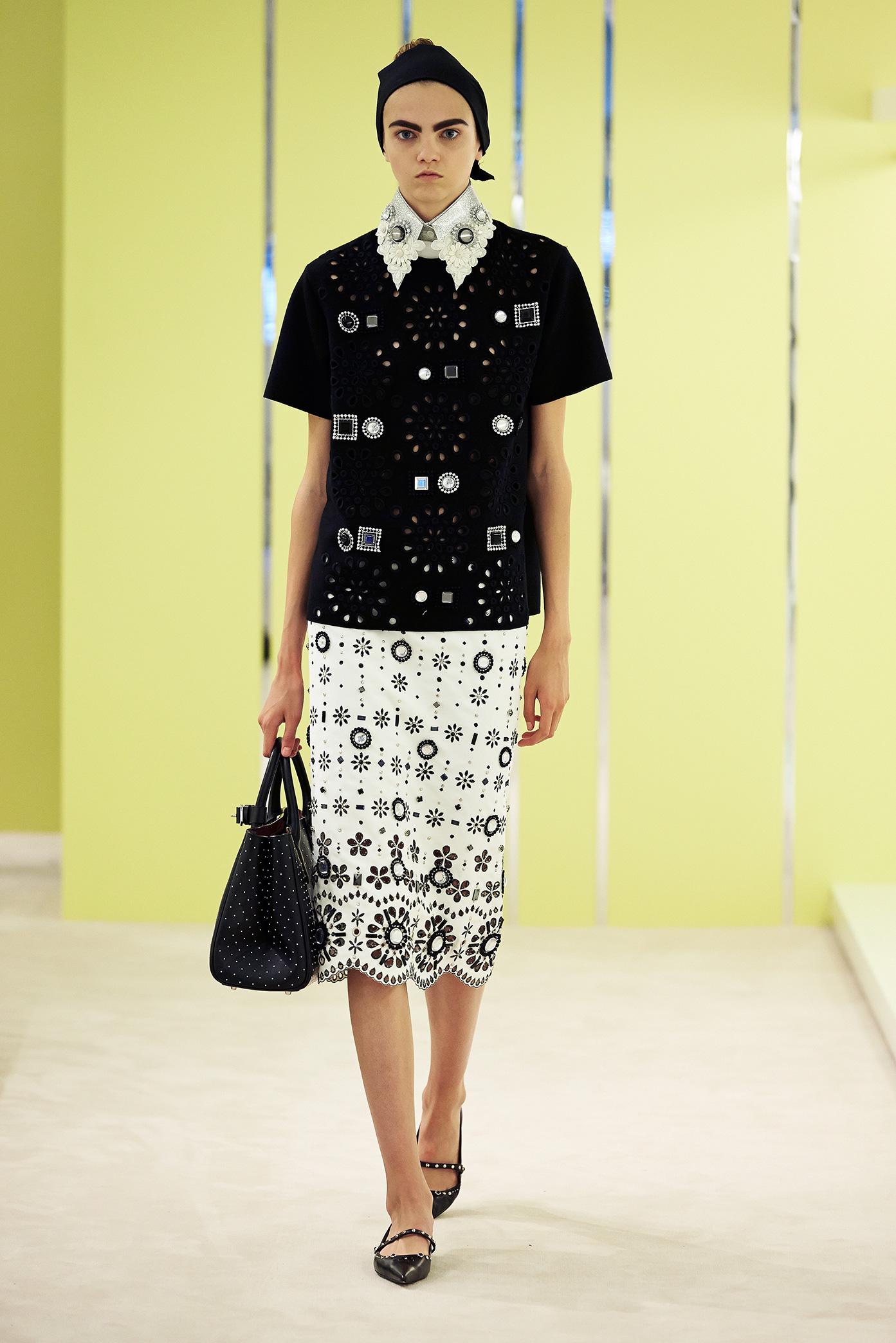 First Look: Marc Jacobs Resort 2016 Collection