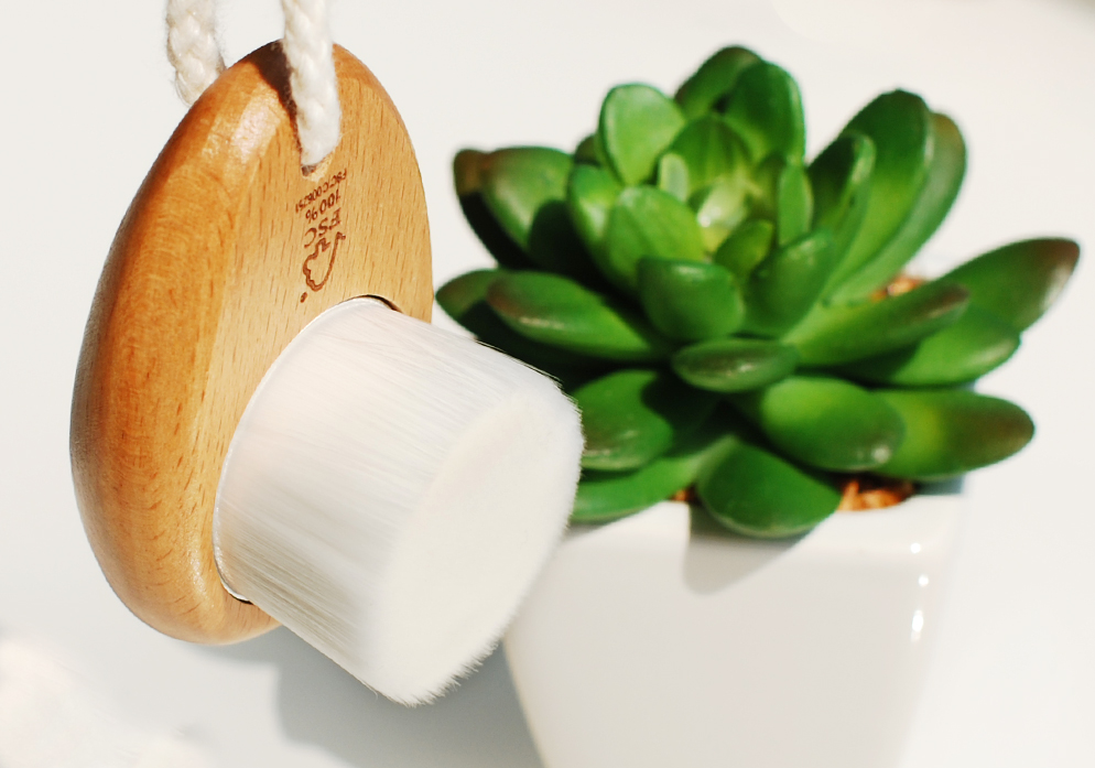 The Body Shop Super Soft Cleansing Brush lifestyle by linda review
