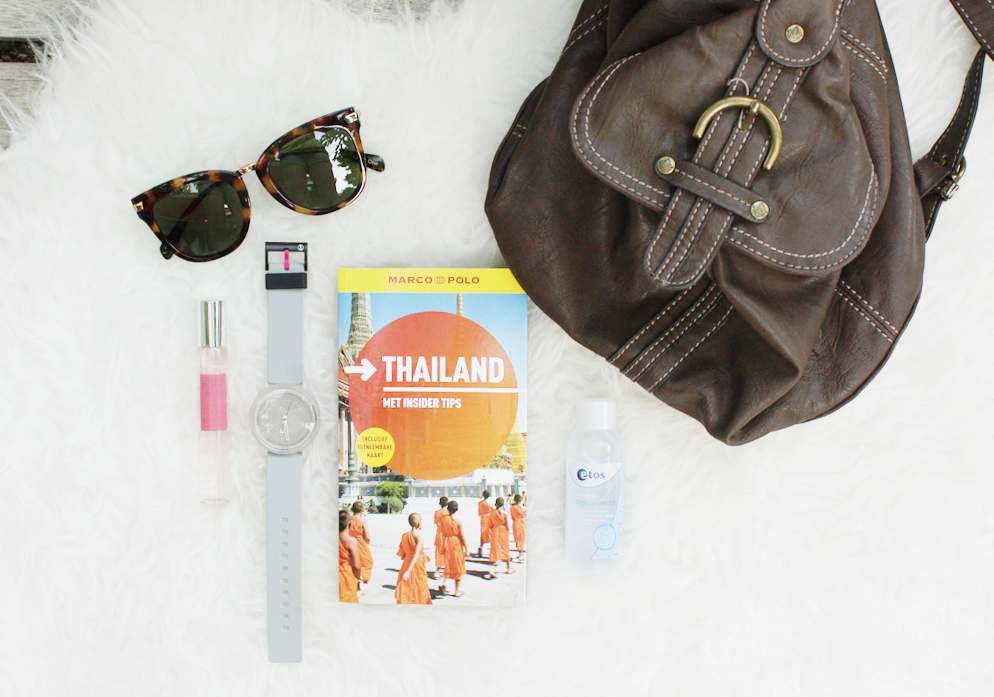 ik ga op reis en ik neem mee travel essentials reis benodigdheden what's in my travel bag backpack reizen lifestyle by linda