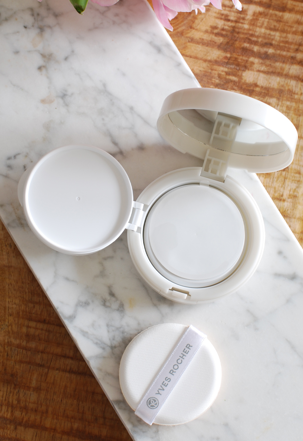 Pure Light Cushion Foundation Yves Rocher beige 200 light foundation review lifestyle by linda