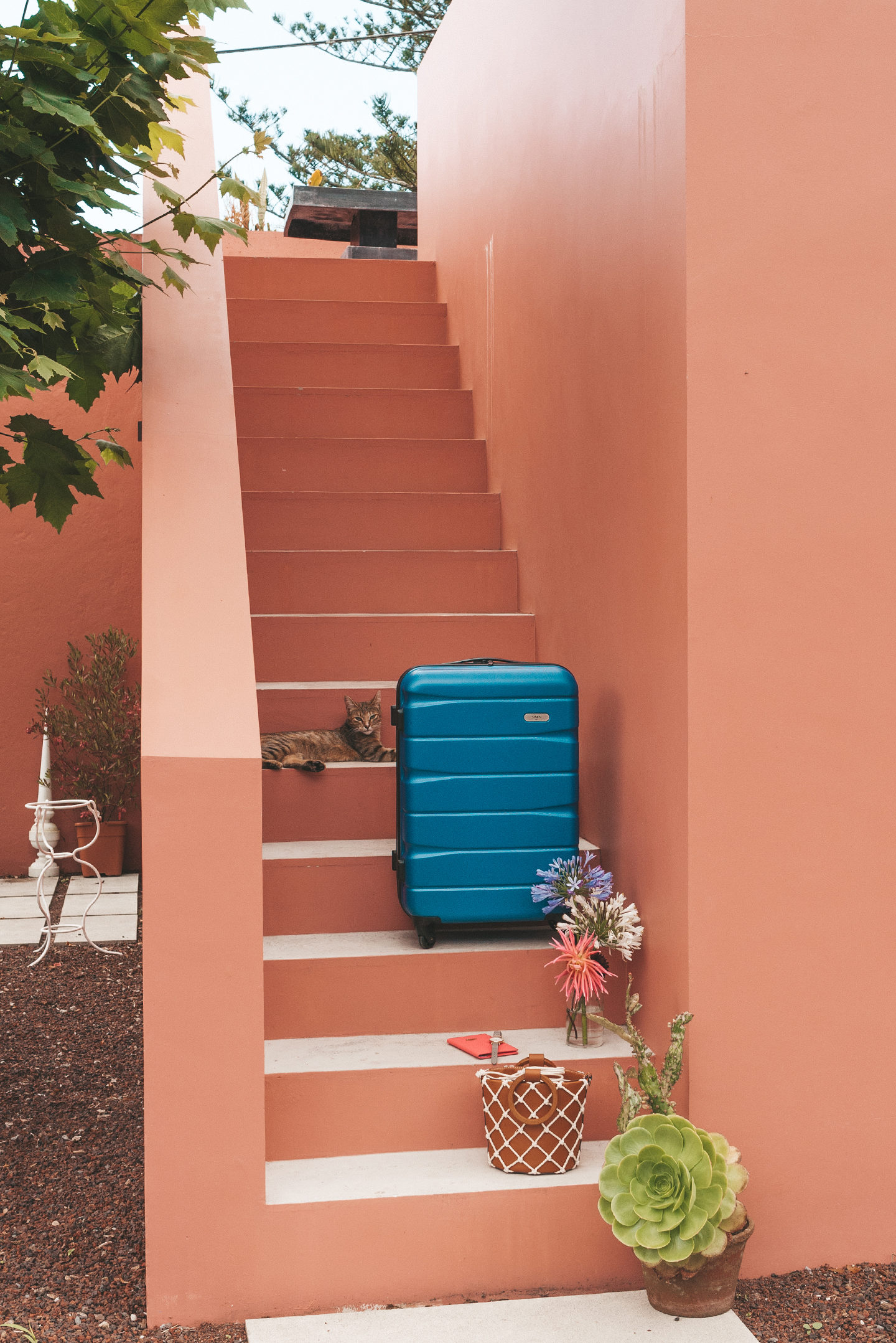 SININ koffer travel essentials Pink House Azores